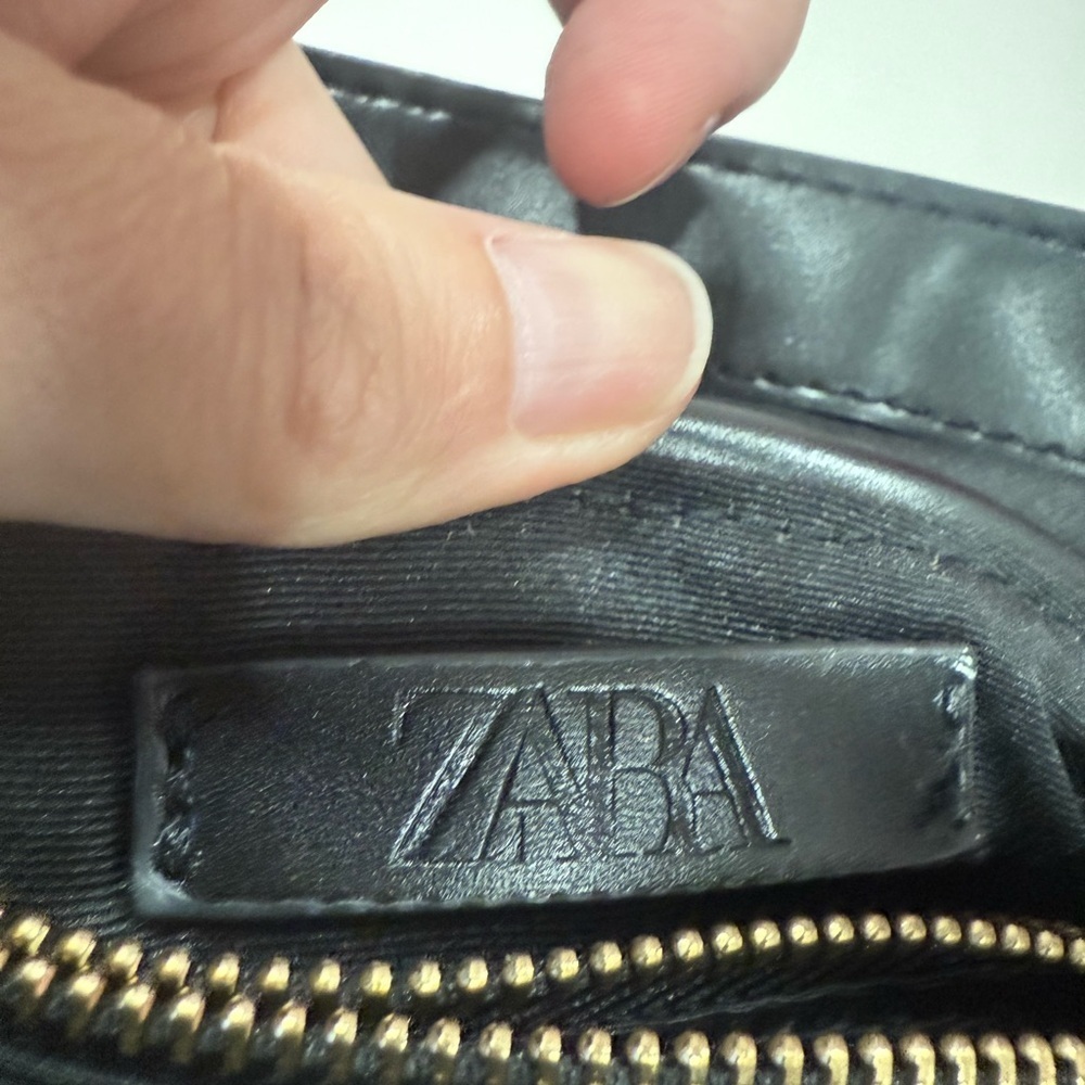 Zara Faux leather crossbody bag with removable strap The magnet came off Photo - Picture 5 of 9